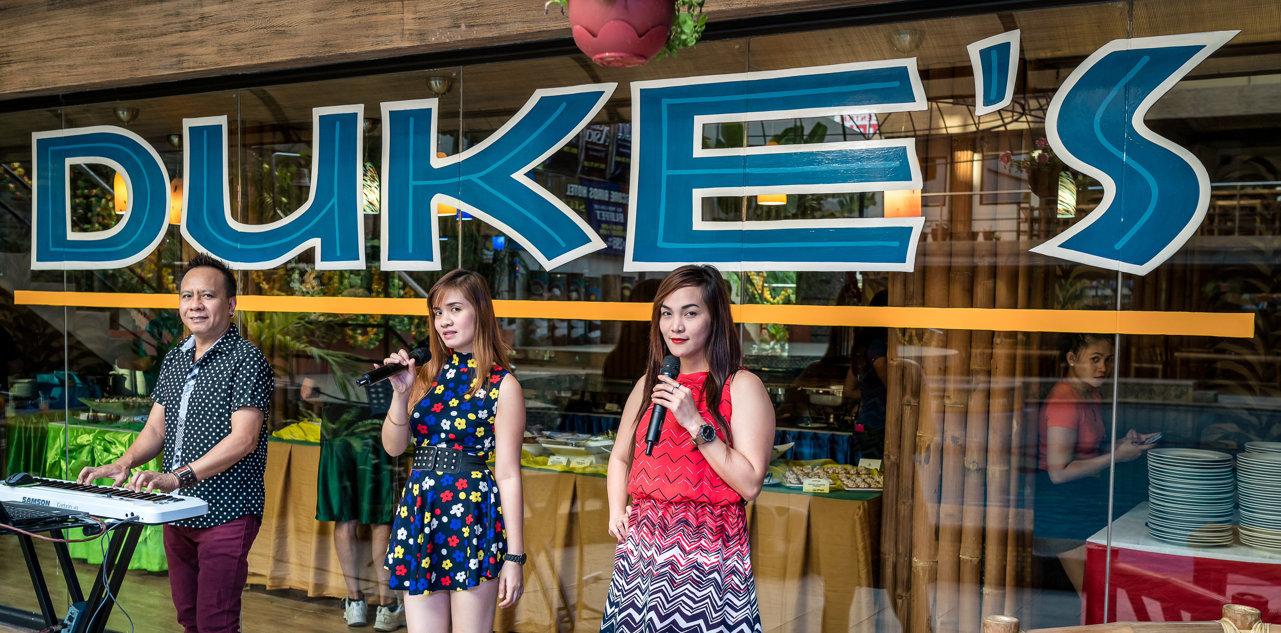 Live entertainment at Duke's Restaurant, Scorebirds Hotel Angeles City